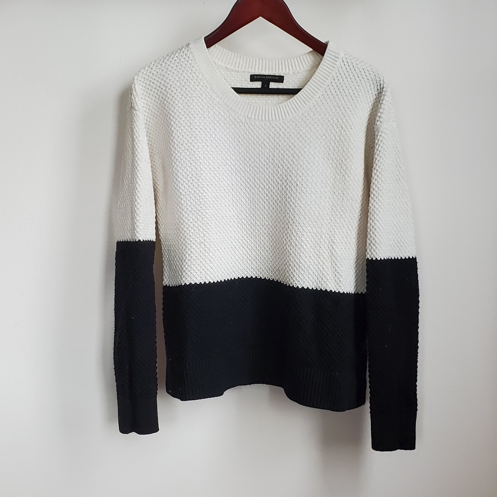 BR Medium Sweater in black and white